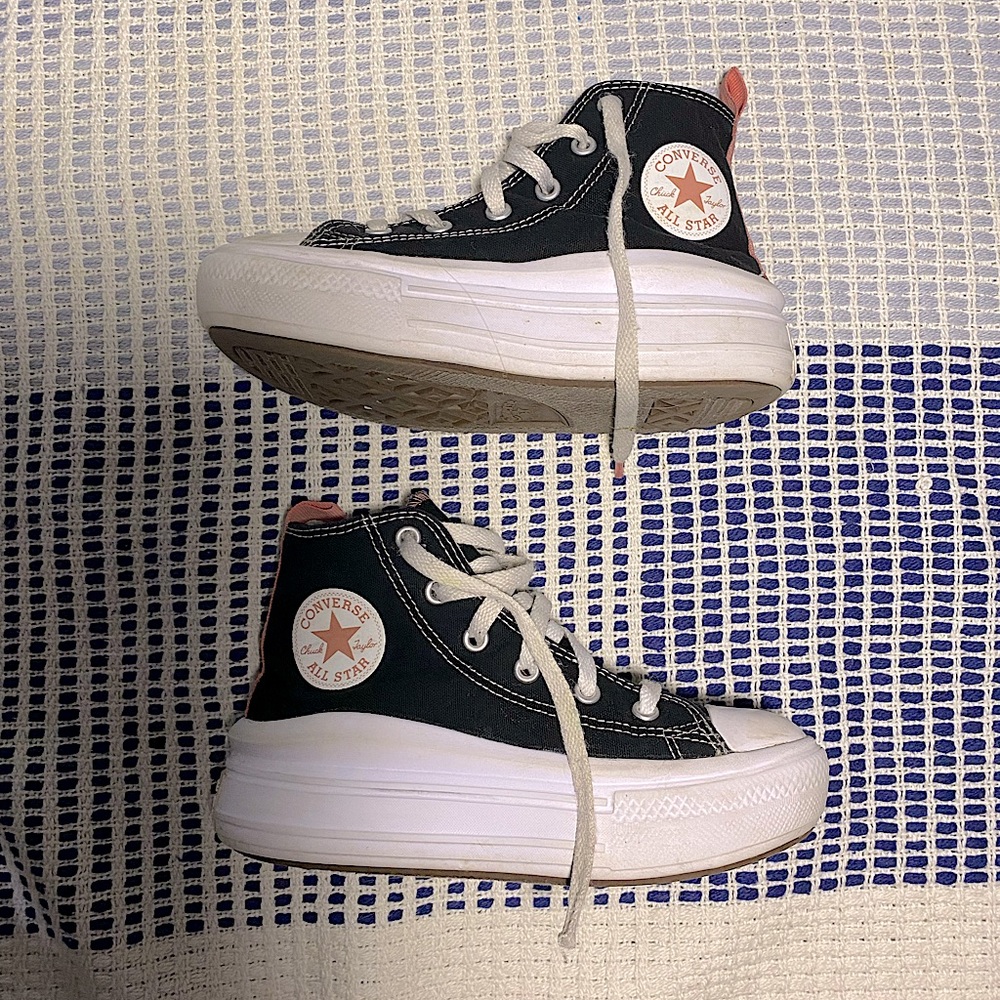 Kids pink and black platform Converse